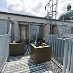 Julius 26 - Duplex Apartment 5 Mins To City Center